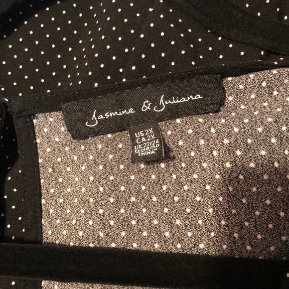 Black and White Dotted Sleeveless Blouse - Picture 2 of 2